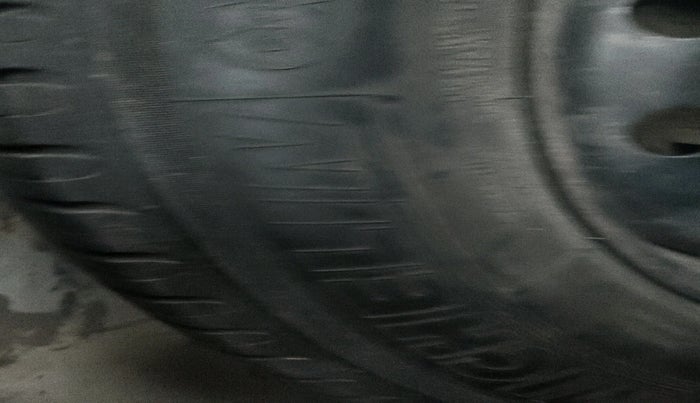 2011 Maruti Swift Dzire VDI, Diesel, Manual, 2,12,103 km, tyre