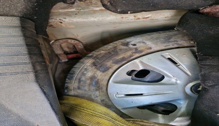 2011 Ford Figo EXI 1.2 PETROL, Petrol, Manual, 1,19,329 km, tyre