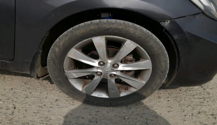 2013 Hyundai Verna FLUIDIC 1.6 CRDI SX, Diesel, Manual, 1,35,259 km, tyre