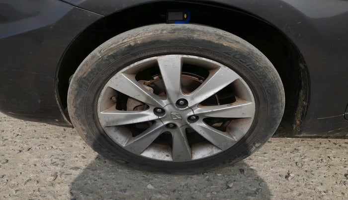 2013 Hyundai Verna FLUIDIC 1.6 CRDI SX, Diesel, Manual, 1,35,259 km, tyre