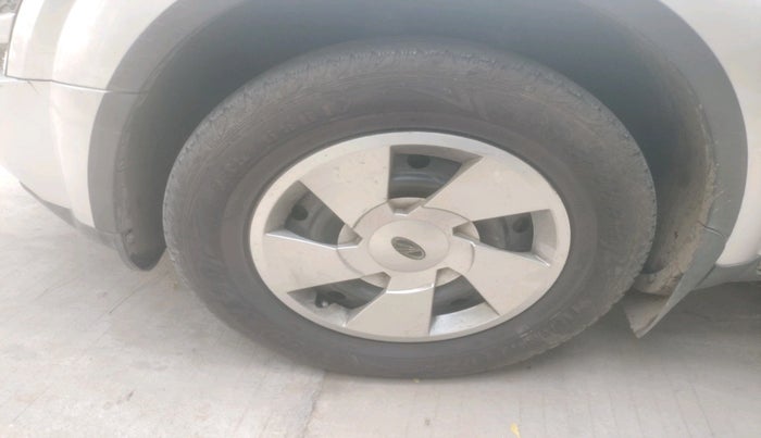 2015 Mahindra XUV500 W6, Diesel, Manual, 1,09,962 km, tyre