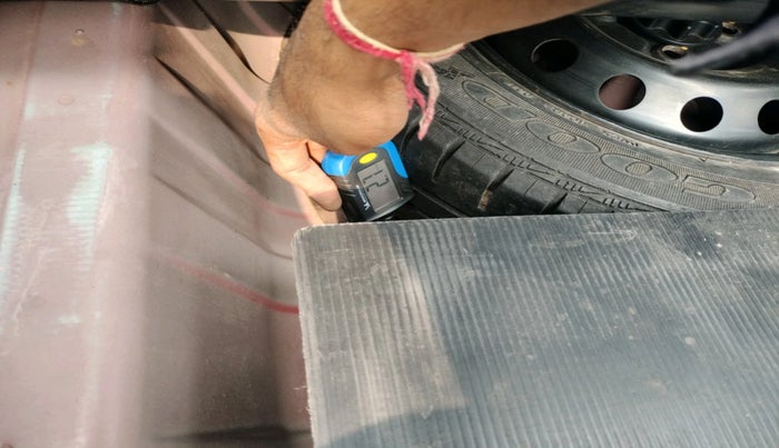 2011 Toyota Etios G, Petrol, Manual, 94,066 km, tyre