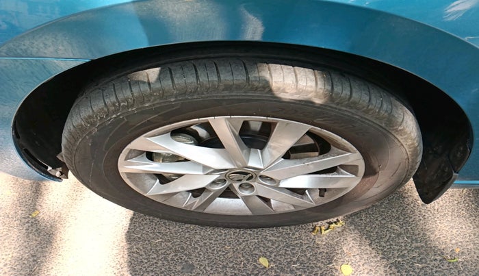 2023 Skoda SLAVIA Ambition 1.5L TSI, Petrol, Manual, 6,562 km, tyre