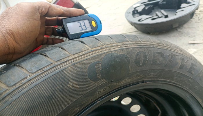 2017 Hyundai Creta SX PLUS 1.6 PETROL, Petrol, Manual, 1,44,693 km, tyre