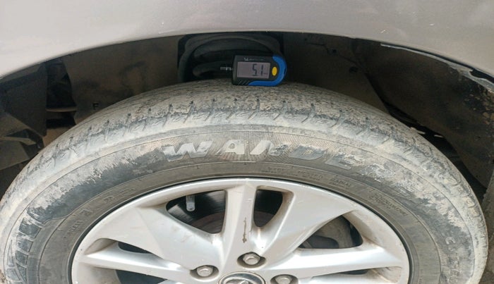 2017 Toyota Innova Crysta 2.4 VX 7 STR, Diesel, Manual, 1,25,271 km, tyre