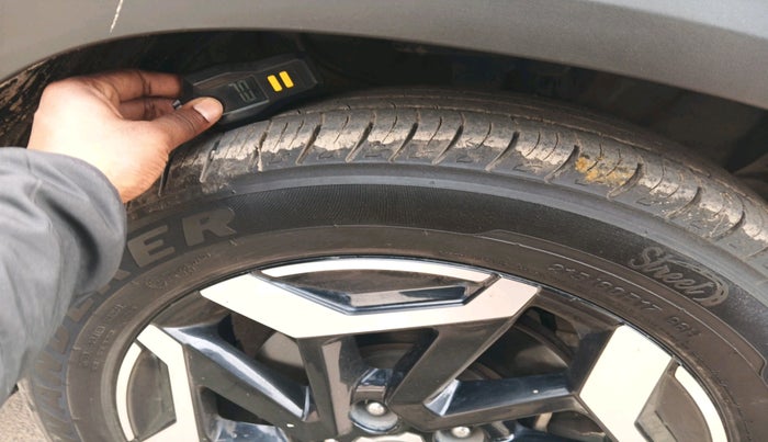 2023 KIA SELTOS  HTX 1.5 DIESEL AT, Diesel, Automatic, 1,11,070 km, tyre