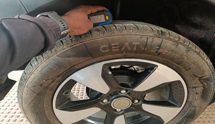 2017 Tata NEXON XZ PLUS DIESEL DUAL TONE, Diesel, Manual, 55,478 km, tyre