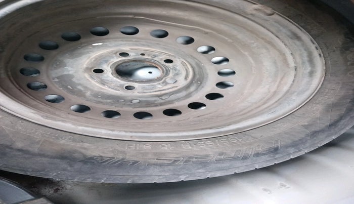 2019 Hyundai VENUE S 1.0 TURBO MT, Petrol, Manual, 27,648 km, tyre