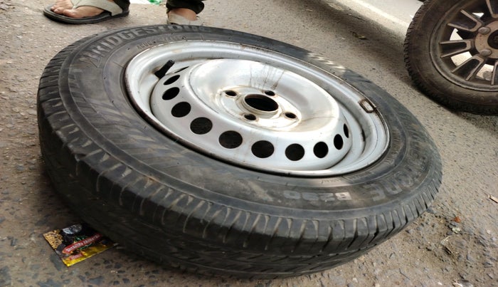 2011 Maruti Swift VXI, Petrol, Manual, 1,47,990 km, tyre