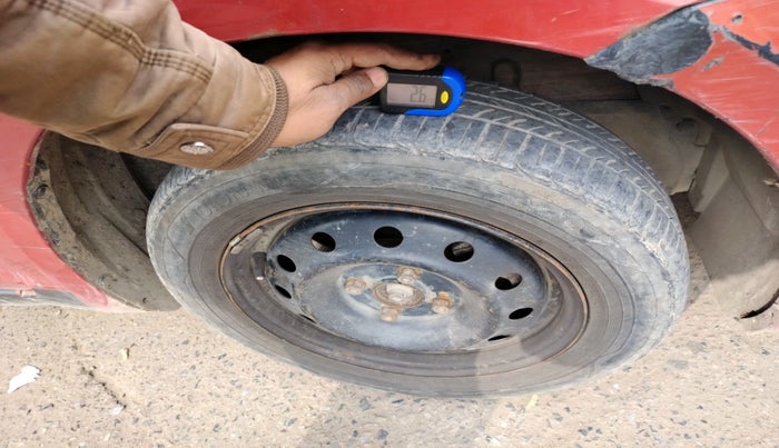 2011 Maruti Swift VXI, Petrol, Manual, 1,47,990 km, tyre