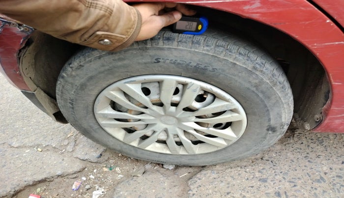 2011 Maruti Swift VXI, Petrol, Manual, 1,47,990 km, tyre