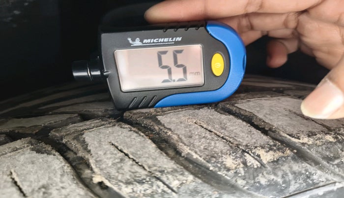 2023 Mahindra XUV700 AX 5 P AT 5 STR, Petrol, Automatic, 46,752 km, tyre