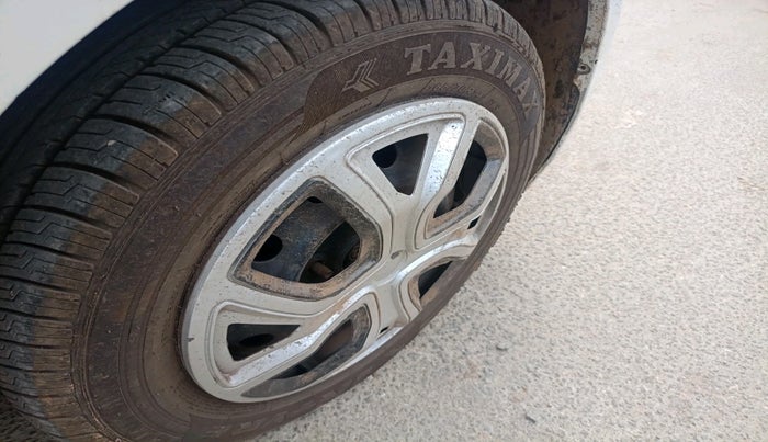 2015 Honda Amaze 1.5L I-DTEC S, Diesel, Manual, 1,31,538 km, tyre