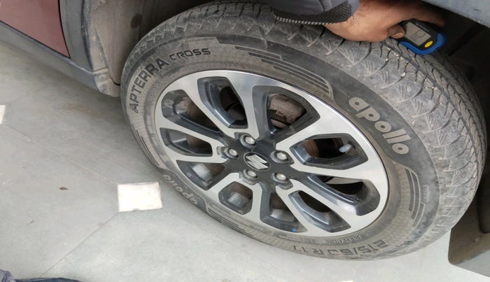 2022 Maruti Grand Vitara ALPHA SMART HYBRID AT, Petrol, Automatic, 27,566 km, tyre