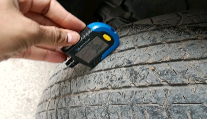 2017 Mahindra XUV500 W10 1.99, Diesel, Manual, 56,678 km, tyre