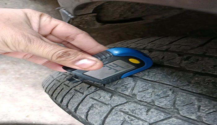 2017 Mahindra XUV500 W10 1.99, Diesel, Manual, 56,678 km, tyre