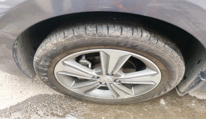 2019 Hyundai Verna 1.6 VTVT SX, Petrol, Manual, 57,739 km, tyre