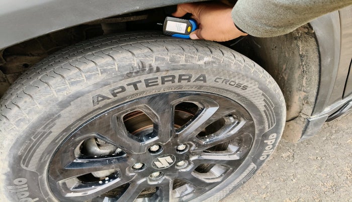 2022 Maruti Grand Vitara ALPHA SMART HYBRID AT, Petrol, Automatic, 68,071 km, tyre