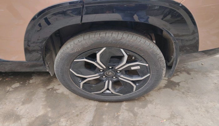 2025 Tata Curvv Accomplished S 1.2 Petrol 7DCA, Petrol, Automatic, 9,281 km, tyre