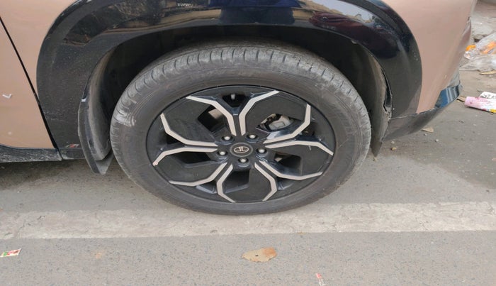 2025 Tata Curvv Accomplished S 1.2 Petrol 7DCA, Petrol, Automatic, 9,281 km, tyre