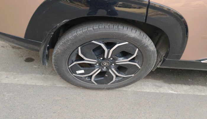 2025 Tata Curvv Accomplished S 1.2 Petrol 7DCA, Petrol, Automatic, 9,281 km, tyre