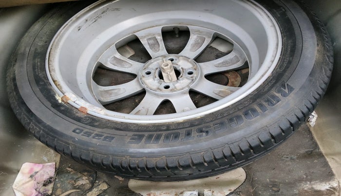 2011 Hyundai Verna FLUIDIC 1.6 VTVT SX, Petrol, Manual, 1,12,230 km, tyre