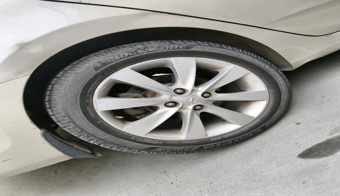 2011 Hyundai Verna FLUIDIC 1.6 VTVT SX, Petrol, Manual, 1,12,230 km, tyre