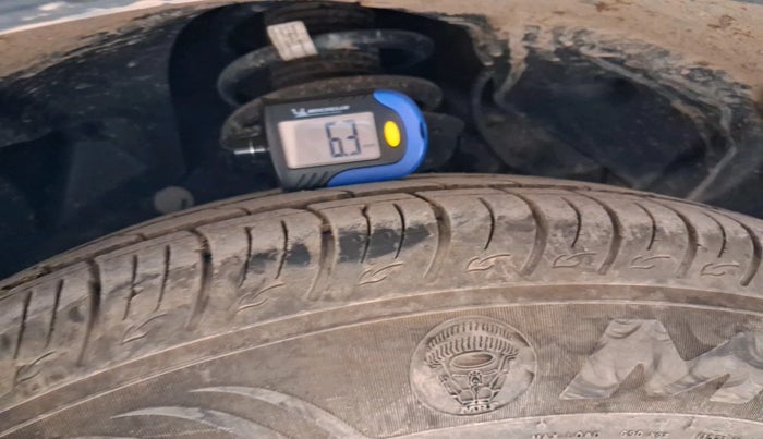 2022 Mahindra XUV300 W4 1.2 PETROL, Petrol, Manual, 4,271 km, tyre