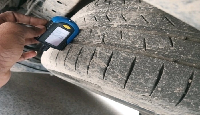 2024 Mahindra XUV700 AX 7 LUXURY P AT 7 STR, Petrol, Automatic, 35,004 km, tyre