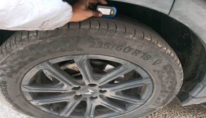 2024 Mahindra XUV700 AX 7 LUXURY P AT 7 STR, Petrol, Automatic, 35,004 km, tyre