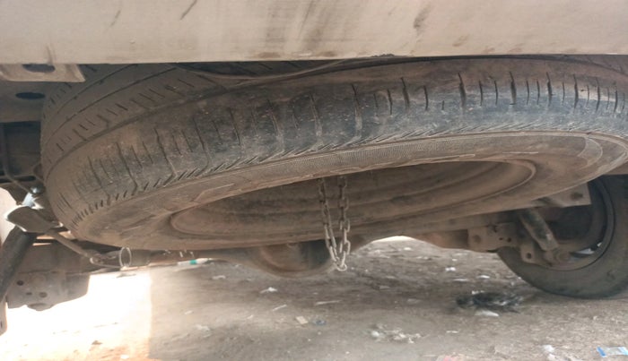 2011 Toyota Innova 2.5 G4 8 STR, Diesel, Manual, 1,57,827 km, tyre