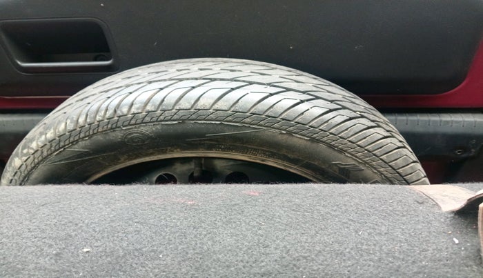 2014 Hyundai i10 SPORTZ 1.2, Petrol, Manual, 68,636 km, tyre