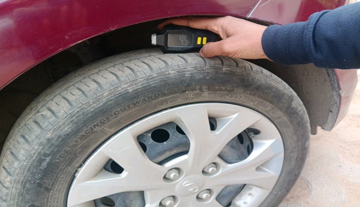 2014 Hyundai i10 SPORTZ 1.2, Petrol, Manual, 68,636 km, tyre