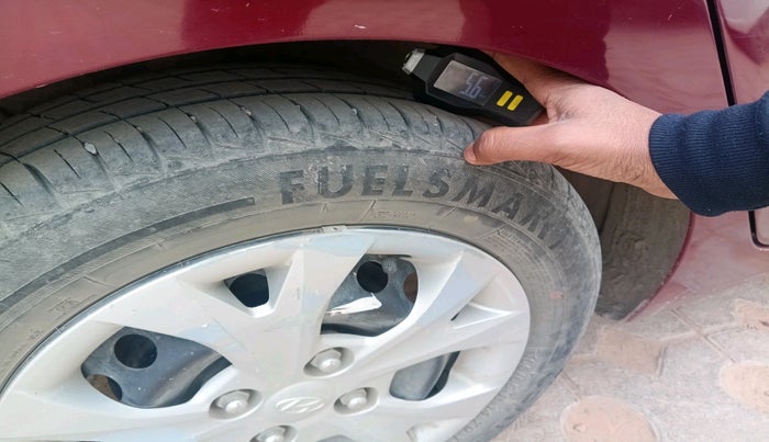 2014 Hyundai i10 SPORTZ 1.2, Petrol, Manual, 68,636 km, tyre