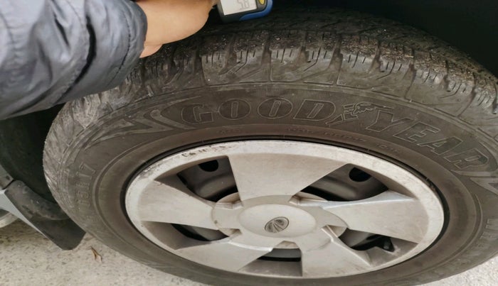 2017 Mahindra XUV500 W6, Diesel, Manual, 88,634 km, tyre