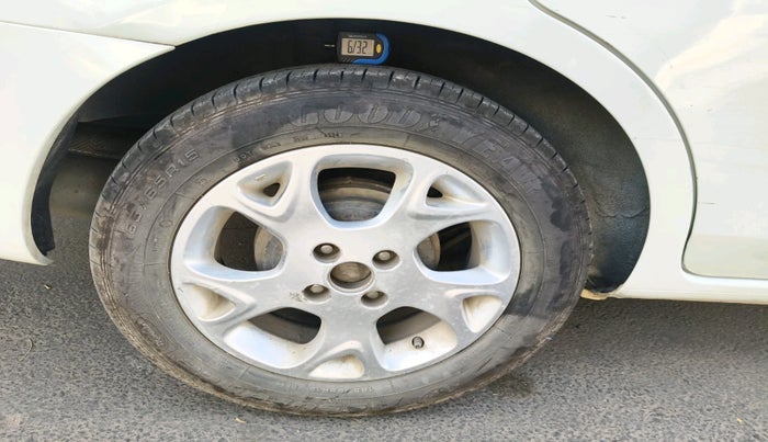 2013 Renault Scala RXL DIESEL, Diesel, Manual, 1,83,232 km, tyre