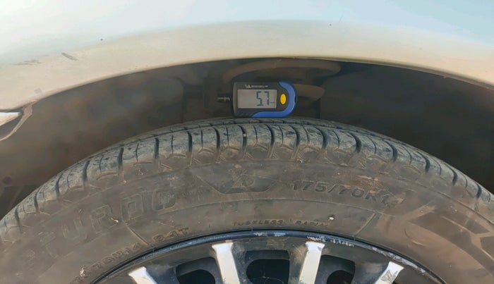 2011 Ford Fiesta Classic CLXI 1.6 PETROL, Petrol, Manual, 1,30,275 km, tyre