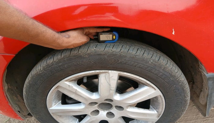 2011 Volkswagen Polo HIGHLINE1.2L, CNG, Manual, 83,200 km, tyre