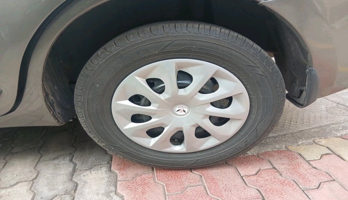 2019 Maruti Dzire VDI, Diesel, Manual, 64,303 km, tyre