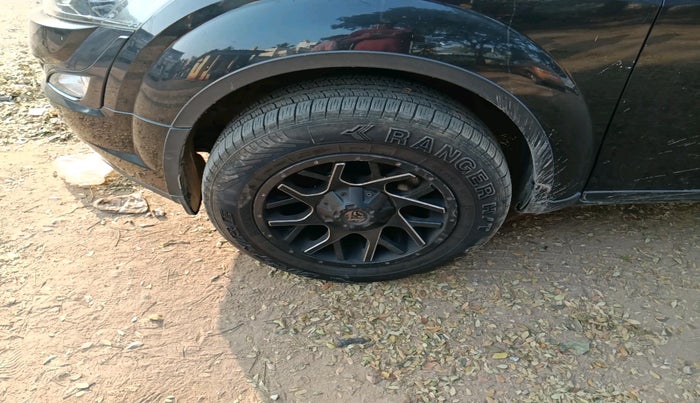 2017 Mahindra XUV500 W6, Diesel, Manual, 1,20,650 km, tyre