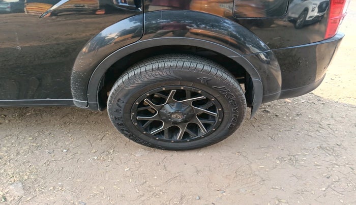 2017 Mahindra XUV500 W6, Diesel, Manual, 1,20,650 km, tyre