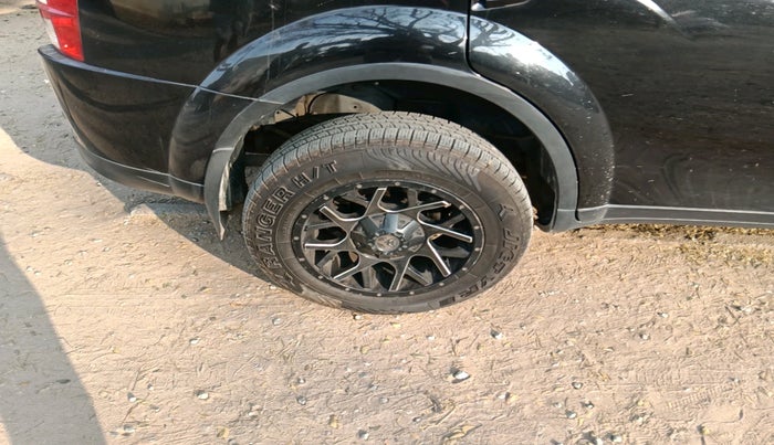 2017 Mahindra XUV500 W6, Diesel, Manual, 1,20,650 km, tyre