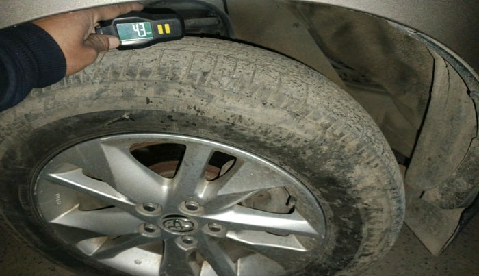 2017 Toyota Innova Crysta 2.7 ZX AT 7 STR, Petrol, Automatic, 50,322 km, tyre