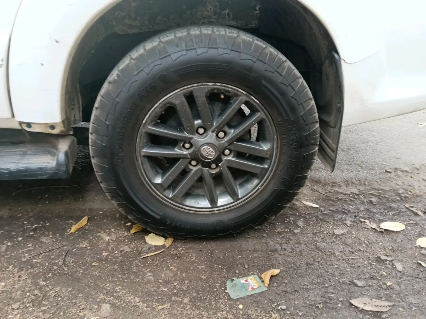2013 Toyota Fortuner 3.0 4X2 AT, Diesel, Automatic, 1,48,980 km, tyre