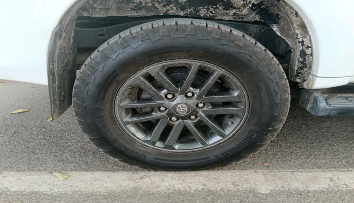 2013 Toyota Fortuner 3.0 4X2 AT, Diesel, Automatic, 1,48,394 km, tyre