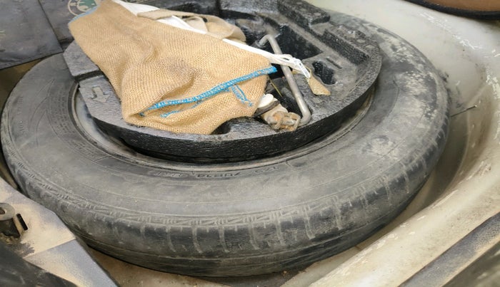 2011 Skoda Fabia AMBIENTE 1.2 MPI, Petrol, Manual, 89,488 km, tyre