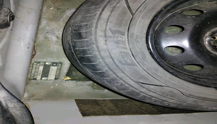 2012 Fiat Linea ACTIVE 1.3 L, Diesel, Manual, 1,99,100 km, tyre