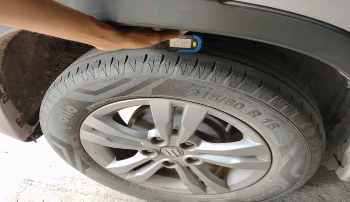 2016 Maruti Vitara Brezza ZDI, Diesel, Manual, 1,08,918 km, tyre