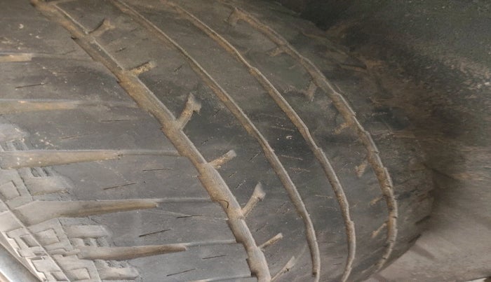 2014 Renault Duster 110 PS RXL ADVENTURE, Diesel, Manual, 1,29,847 km, tyre