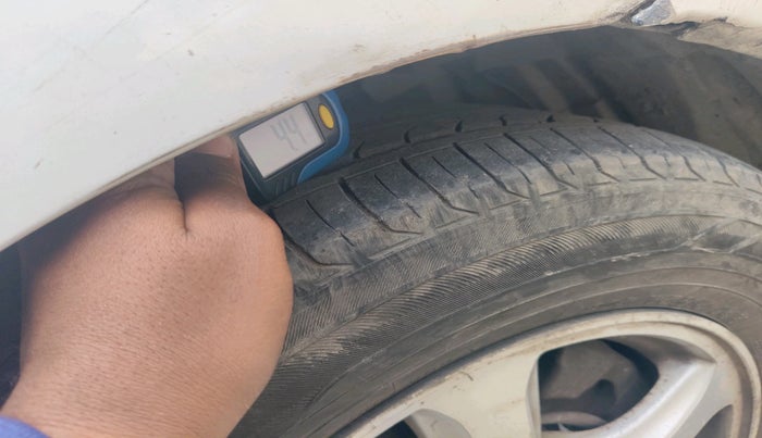 2012 Honda Civic 1.8L I-VTEC S MT, Petrol, Manual, 1,13,785 km, tyre